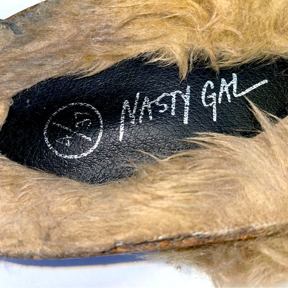Nasty Gal Slides 6 - Picture 8 of 10
